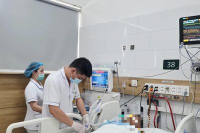 Diễn biến mới sức khỏe 7 nạn nhân vụ rò rỉ khí clo ở Thường Tín: Một bệnh nhân suy đa phủ tạng, nguy cơ tử vong cao