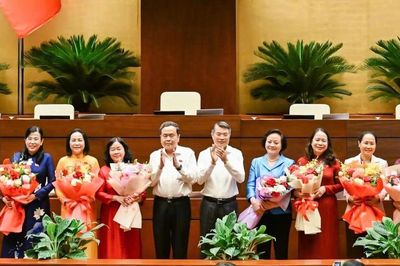 Tạo điều kiện để các nữ đại biểu, cán bộ nữ phát huy năng lực, trí tuệ và sức sáng tạo