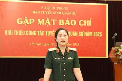 Những 'bông hoa thép' tỏa sáng giữa thời bình