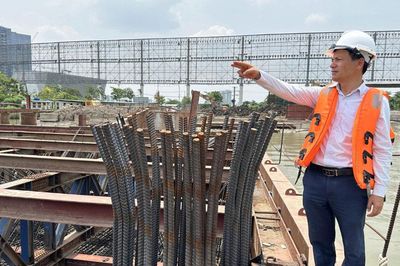Giải mã bệ trụ khổng lồ chìm dưới sông Sài Gòn