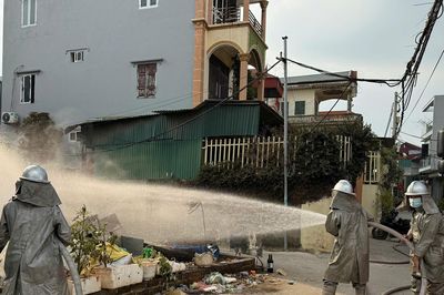Hơn 40 người ở Hà Nội nghi ngộ độc: Hít phải Clo nguy hiểm thế nào?