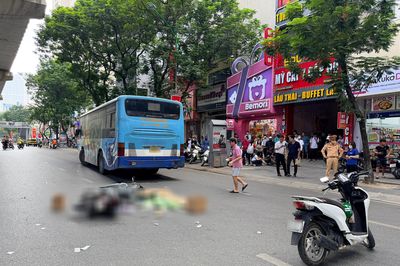 Ngã ra đường sau tai nạn, cô gái bị xe buýt cán tử vong ở Hà Nội