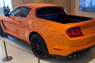 Ford bí mật biến chiếc Mustang thành xe bán tải cực dị, giấu kín suốt nhiều năm