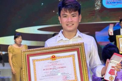 Nam sinh nhận Huân chương Lao động hạng Nhất lựa chọn theo nghề giáo