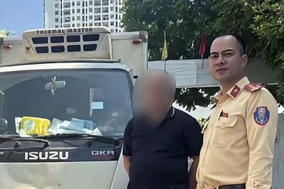Xe tải phớt lờ còi ưu tiên trên Vành đai 3, bị phạt 12 triệu đồng