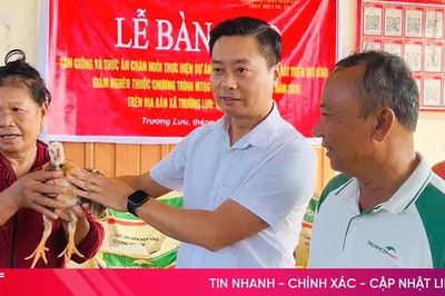 Trường Lưu trao hỗ trợ 35 mô hình sinh kế cho hộ khó khăn