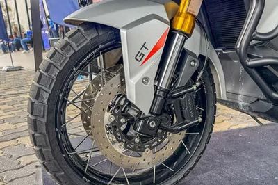 Xe tay ga 400cc, thiết kế hầm hố, giá gần 220 triệu đồng