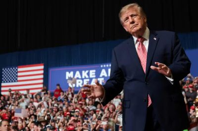 Ông Trump: Mỹ sẽ “bốc cháy” như Pháp nếu phe Dân chủ thắng cử