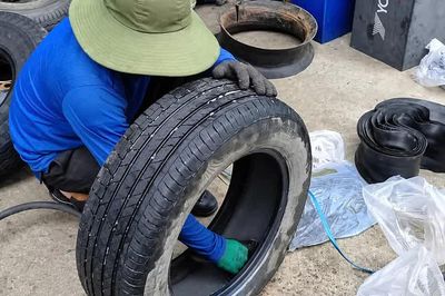 Mút tiêu âm lốp ô tô dán sai kỹ thuật có thể gây họa?
