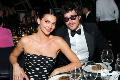 Kendall Jenner và tài tử Euphoria gây chú ý với loạt khoảnh khắc tình tứ, rộ tin sắp kết hôn