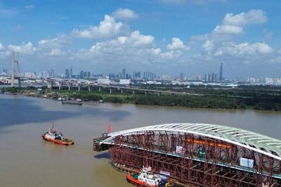 Cầu đi bộ qua sông Sài Gòn hợp long ngày 21/10