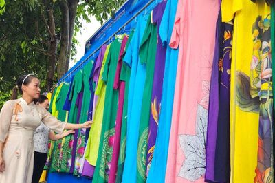 Lan tỏa yêu thương từ những gian hàng 'Áo dài 0 đồng'