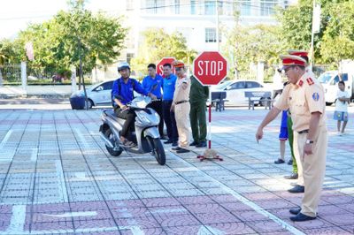 Xã Cam Lâm phối hợp tổ chức chương trình đào tạo kỹ năng lái xe mô tô, xe gắn máy an toàn