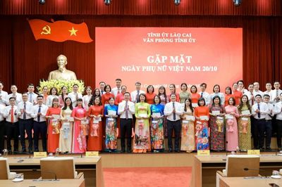 Văn phòng Tỉnh ủy gặp mặt nhân Ngày Phụ nữ Việt Nam 20/10