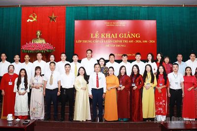 Khai giảng lớp Trung cấp Lý luận chính trị A05-2026 và A06-2026
