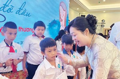 Đồng hành cùng phụ nữ, trẻ em khó khăn
