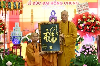 Hải Phòng: Chùa Khát Long đúc đại hồng chung nặng 500kg