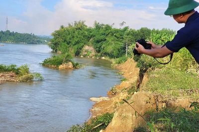 Quảng Ngãi: Lập đoàn kiểm tra tình trạng sạt lở nghiêm trọng sau phản ánh của Báo Xây dựng