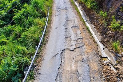 Đường tỉnh 165 ở Lào Cai lún võng, rạn nứt cần sớm sửa chữa, gia cố bảo đảm an toàn