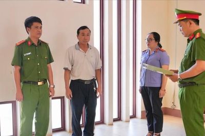 Khởi tố người đàn ông sản xuất cà phê bột giả
