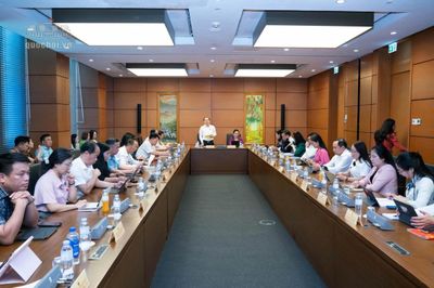 Giá điện phải minh bạch, không dồn rủi ro sang người sử dụng