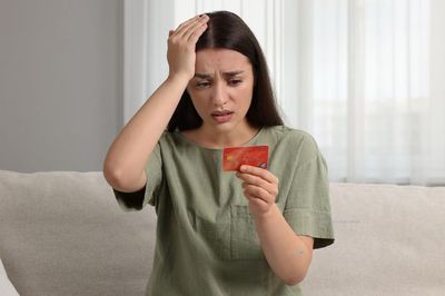 Nếu cho mượn thẻ tín dụng, bạn sẽ phải đối mặt với nguy cơ nào?