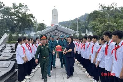 Truy điệu và an táng hài cốt liệt sĩ Vương Văn Kinh tại Nghĩa trang Liệt sĩ xã Trường Hà
