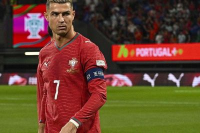 Ronaldo nộp đơn xin giảm nhẹ, thoát án phạt cấm thi đấu 6 tháng ở ĐT Bồ Đào Nha
