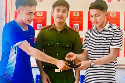 Nhặt được chiếc ví chứa 3 chỉ vàng, chàng trai Hà Tĩnh làm điều bất ngờ