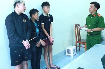 Bắt nhanh 3 đối tượng đập bể cửa kính hàng loạt ôtô đậu ngoài đường để trộm cắp tài sản