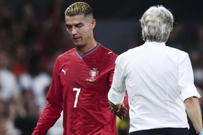 Ronaldo bị phạt 7,5 triệu đồng vì tự ý bỏ đội tuyển Bồ Đào Nha