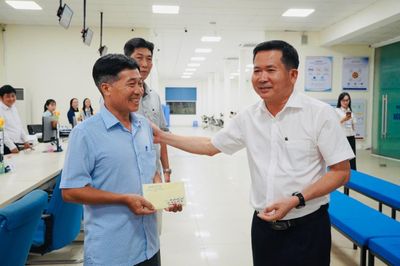 Ông Đinh Văn Nơi: 'Làm hết việc chứ không phải hết giờ để phục vụ người dân'