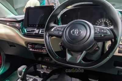 Rẻ hơn Kia Morning, hatchback Toyota giá 210 triệu đồng đẹp hoàn hảo, trang bị tiện nghi