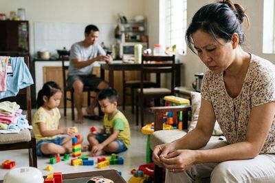 Tưởng ra ở riêng sẽ thoát cảnh mẹ chồng nàng dâu, vợ không ngờ bị chồng 'trừng phạt' 10 năm