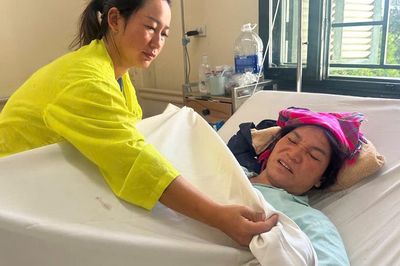 MS 1124: Một mình nuôi con trai khuyết tật, người mẹ Hà Nhì giờ mang bệnh cần chi phí phẫu thuật