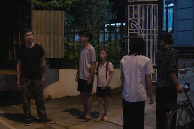 Bị rơi sạch tiền, Hạnh (Huyền Lizzie) tới nhà Toản (Duy Hưng) để tìm
