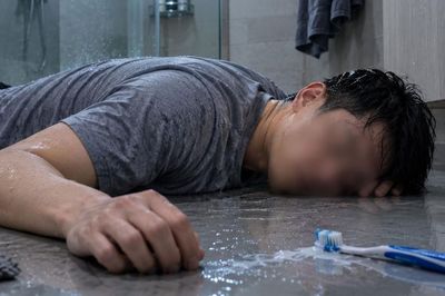 Người đàn ông 30 tuổi bất ngờ đột quỵ khi đang đánh răng buổi sáng