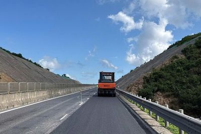 Các vệt hằn lún cao tốc Vạn Ninh - Cam Lộ đang được khắc phục ra sao?