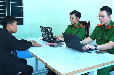 Thủ đoạn của 3 đối tượng đập phá kính hàng loạt ô tô để trộm tài sản