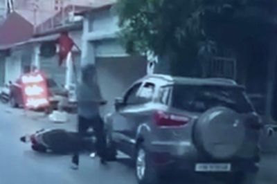 Xác minh lái xe bị người đi đường dùng dao đâm tử vong