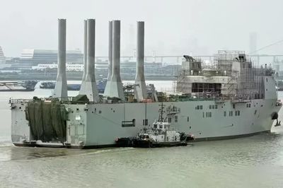 Trung Quốc gấp rút hoàn thiện 'mẫu hạm tàu ngầm không người lái' thứ hai