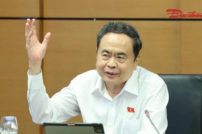 Chủ tịch Quốc hội: Tăng cường kiểm soát thuốc lá điện tử, thuốc lá nung nóng
