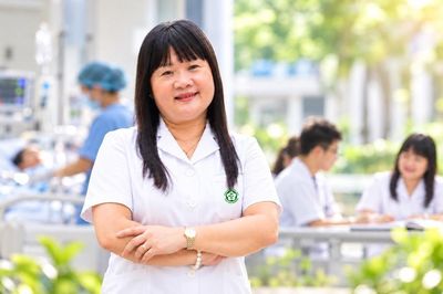 Chàng trai mắc HIV khóc nấc ngày xuất viện