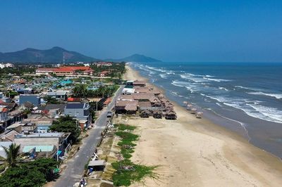 Vịnh đẹp thế giới ở Huế bị 'bôi bẩn' không gian biển