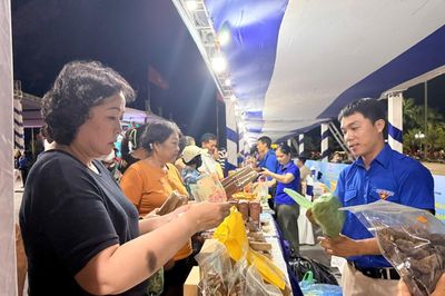 50 gian hàng OCOP thanh niên kết nối giao thương, mở rộng thị trường