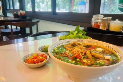 Đi ăn ở quán nổi tiếng, đừng bỏ qua những dấu hiệu này