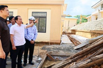Phó Thủ tướng Lê Tiến Châu kiểm tra thực địa trường nội trú liên cấp tại tỉnh Quảng Trị