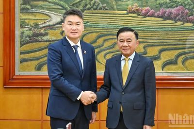 [Ảnh] Thường trực Ban Bí thư Trần Cẩm Tú tiếp Đoàn đại biểu Trung ương Đoàn Thanh niên Nhân dân Cách mạng Lào