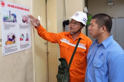 EVNHCMC hướng dẫn người dân phòng tránh tai nạn điện khi ngập nước
