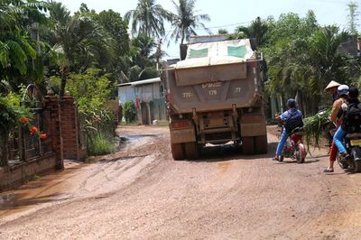 Gia Lai chi khoảng 109 tỷ đồng sửa đường hư hỏng do vận chuyển đất làm sân bay Phù Cát